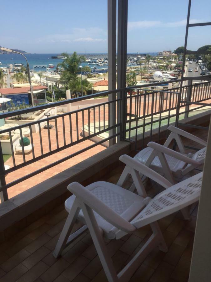 Casa Di Paolo Leilighet Giardini Naxos Eksteriør bilde